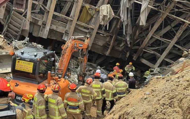 l'effondrement d'un échafaudage sur un chantier de construction de métro 2