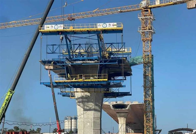 Panier de pont pour la construction d'un système d'irrigation par suspension